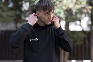 Bluza z kapturem unisex CZARNA z limitowanej kolekcji Wojciecha Manna